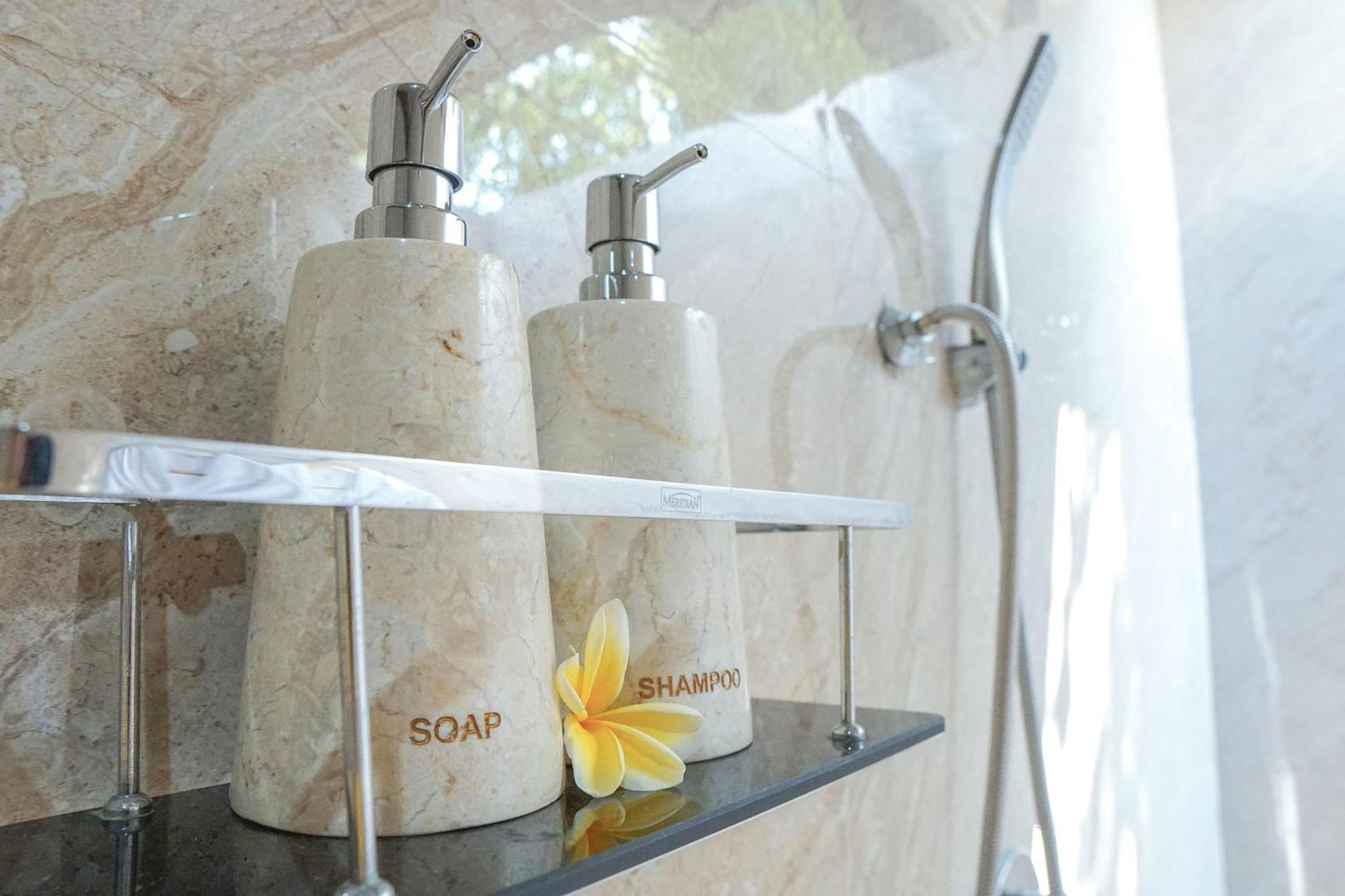 Batununggul Caspla Resort By Loccal Collection מראה חיצוני תמונה