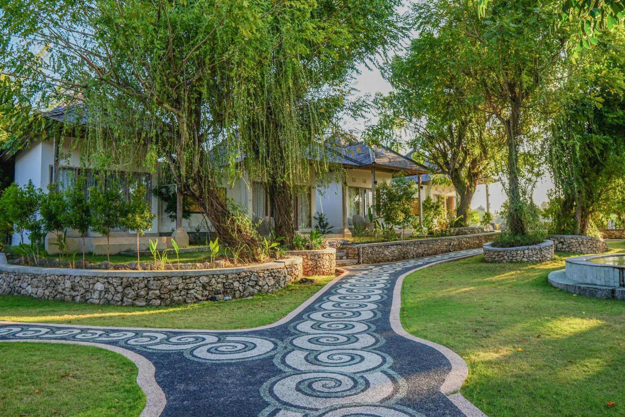 Batununggul Caspla Resort By Loccal Collection מראה חיצוני תמונה
