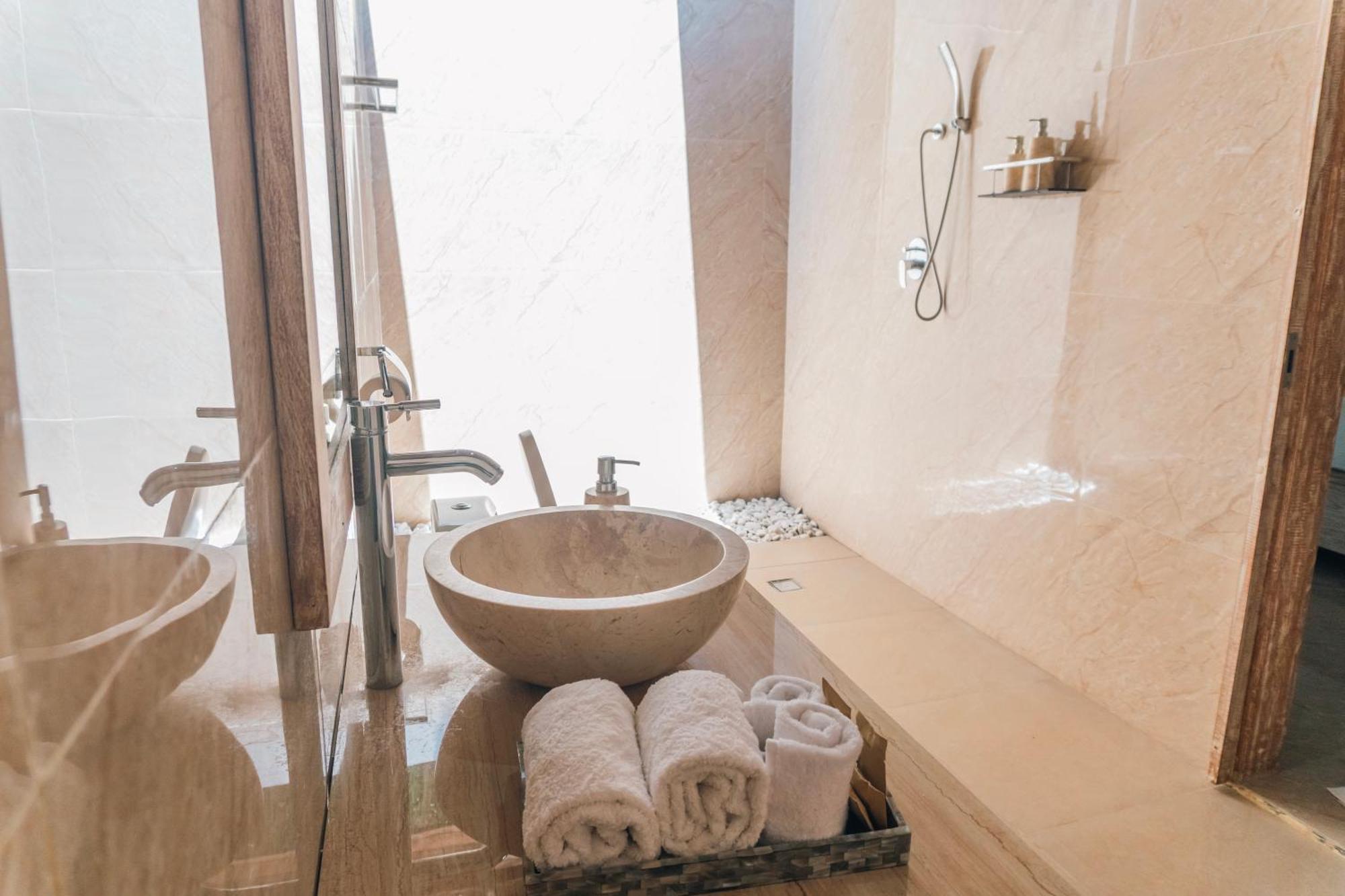 Batununggul Caspla Resort By Loccal Collection מראה חיצוני תמונה